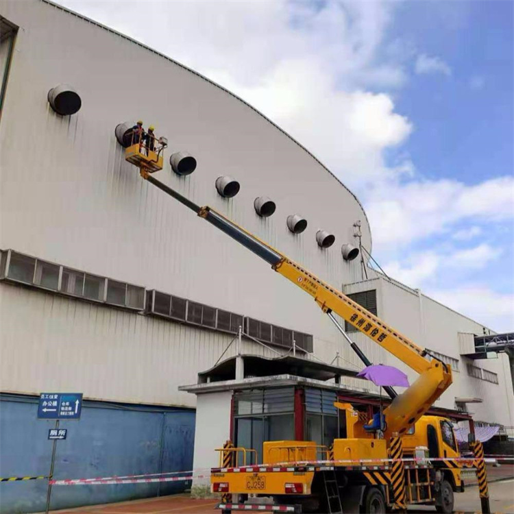 平阳县高空作业车出租服务：专业广告牌安装解决方案