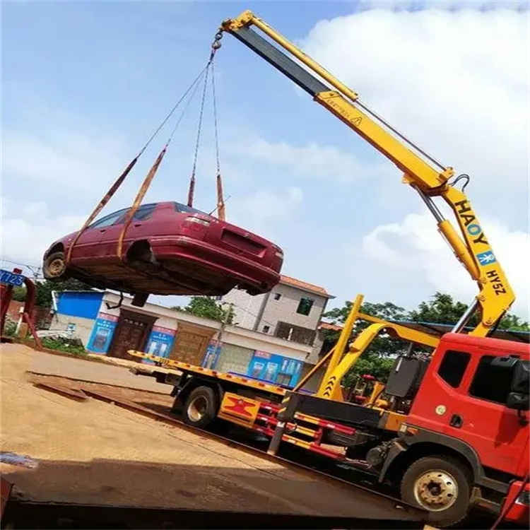 平阳县吊车吊汽车的正确方法